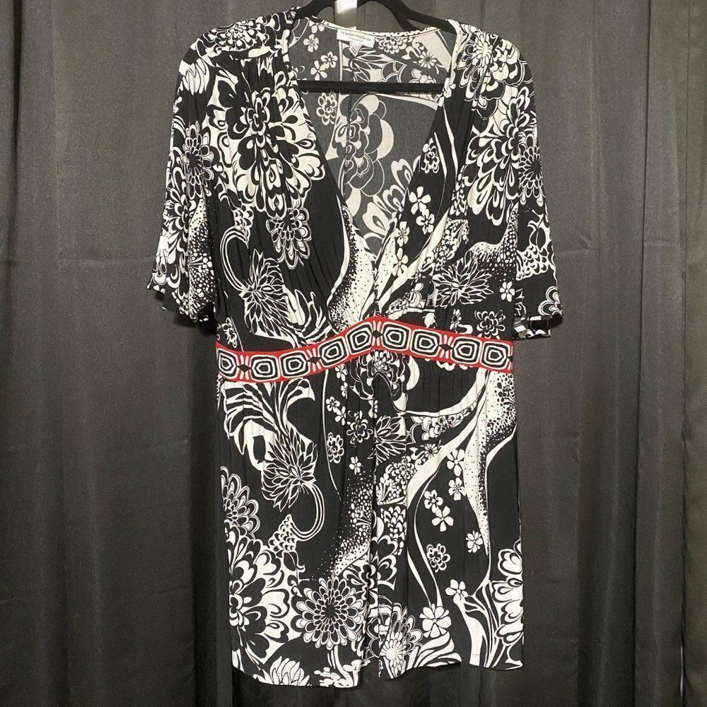 Liz Lange maternity v neck black/white/red blouse with tie back